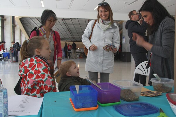 Kids learn how to spice pumpkin seeds with dietitian Nishta Saxena at the Lawson Centre booth, Science Rendezvous 2019