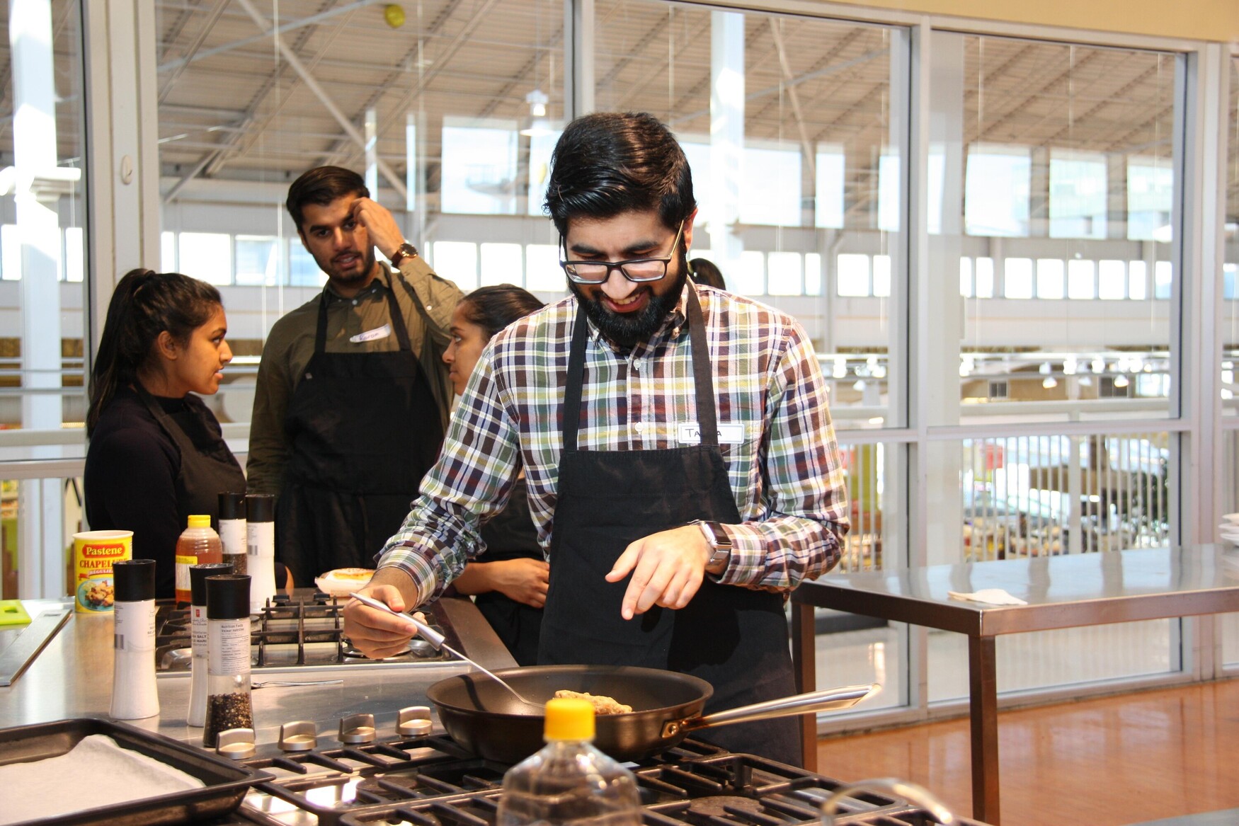 Taaha Muhammad in a culinary medicine workshop